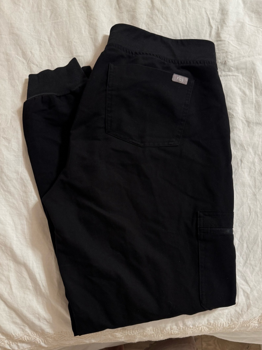 FIGS women’s Black scrubs jogger pant